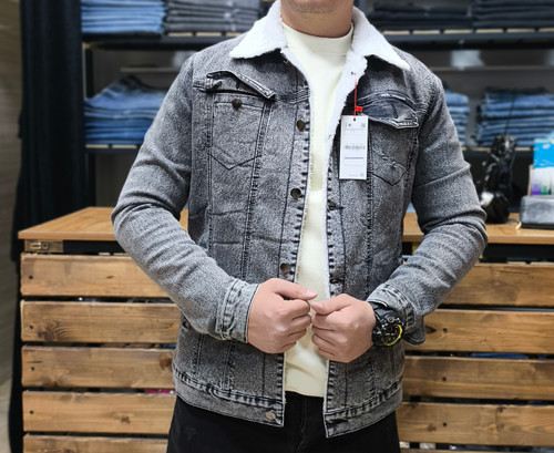 نمای جلوی کت طوسی