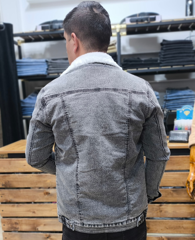 نمای عقب کت طوسی